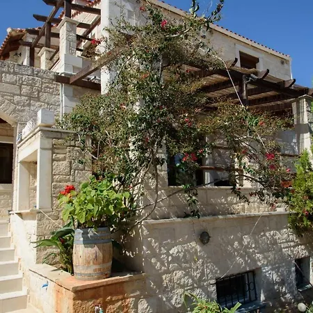 Villa Traditional Stonehouse Vicky