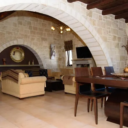 Villa Traditional Stonehouse Vicky