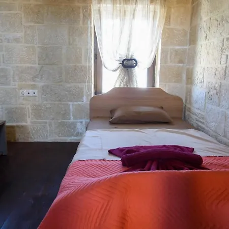 Villa Traditional Stonehouse Vicky