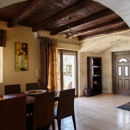 Traditional Stonehouse Vicky