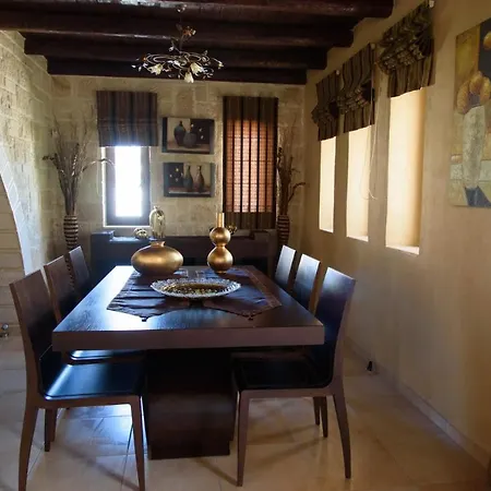 Traditional Stonehouse Vicky
