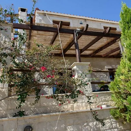 Traditional Stonehouse Vicky