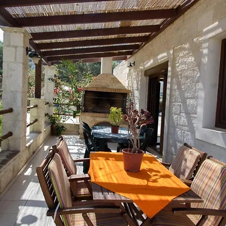 Traditional Stonehouse Vicky Villa