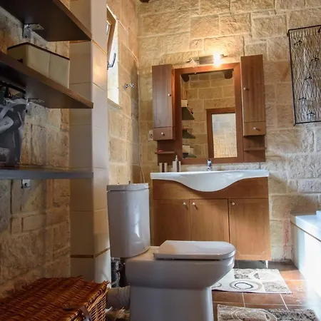 Traditional Stonehouse Vicky Villa