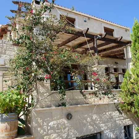 Villa Traditional Stonehouse Vicky *