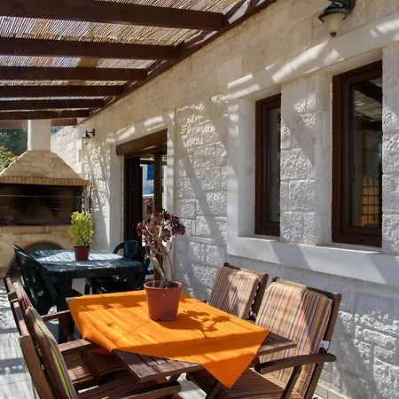 Traditional Stonehouse Vicky Villa