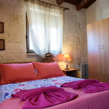 Villa Traditional Stonehouse Vicky