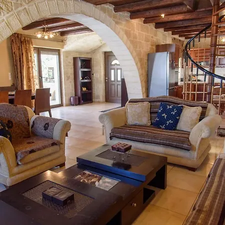 Traditional Stonehouse Vicky Villa *