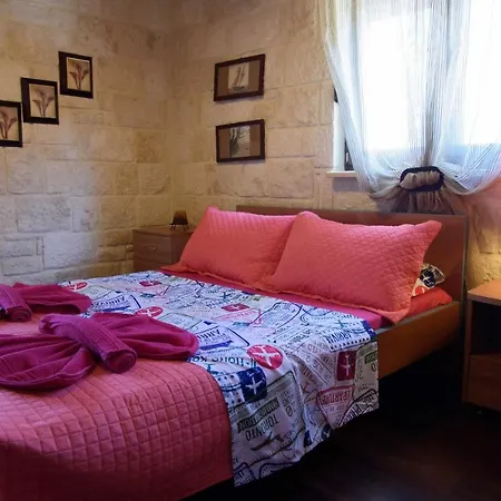 Villa Traditional Stonehouse Vicky
