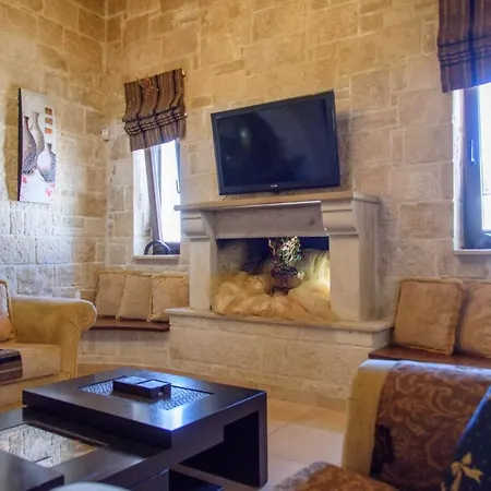 Traditional Stonehouse Vicky Villa