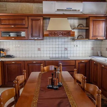 Villa Traditional Stonehouse Vicky *
