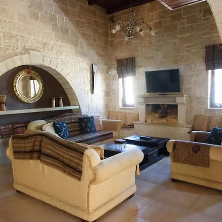 Traditional Stonehouse Vicky Villa