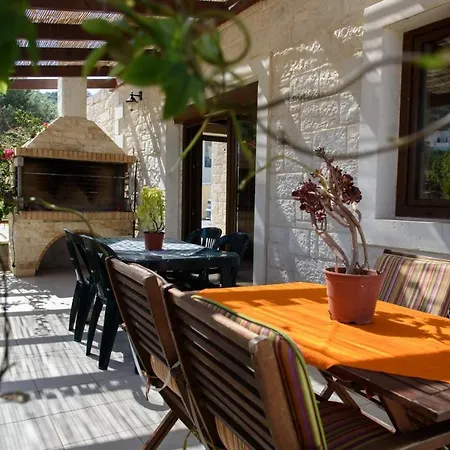 Traditional Stonehouse Vicky Villa