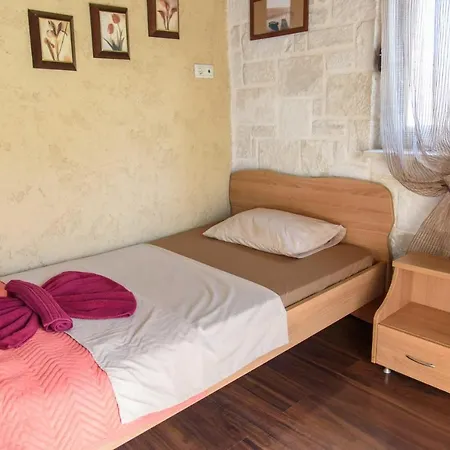 Villa Traditional Stonehouse Vicky