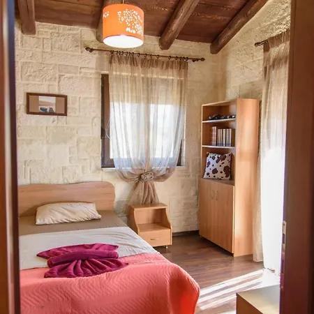 Villa Traditional Stonehouse Vicky