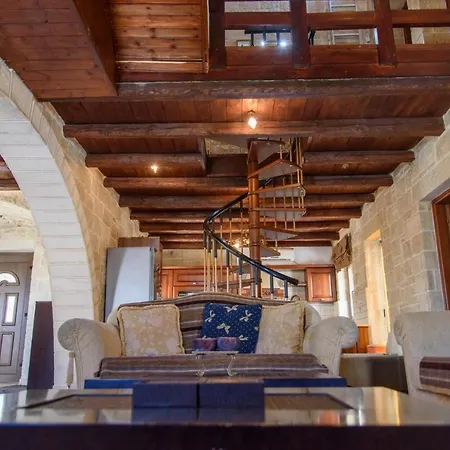 Villa Traditional Stonehouse Vicky *